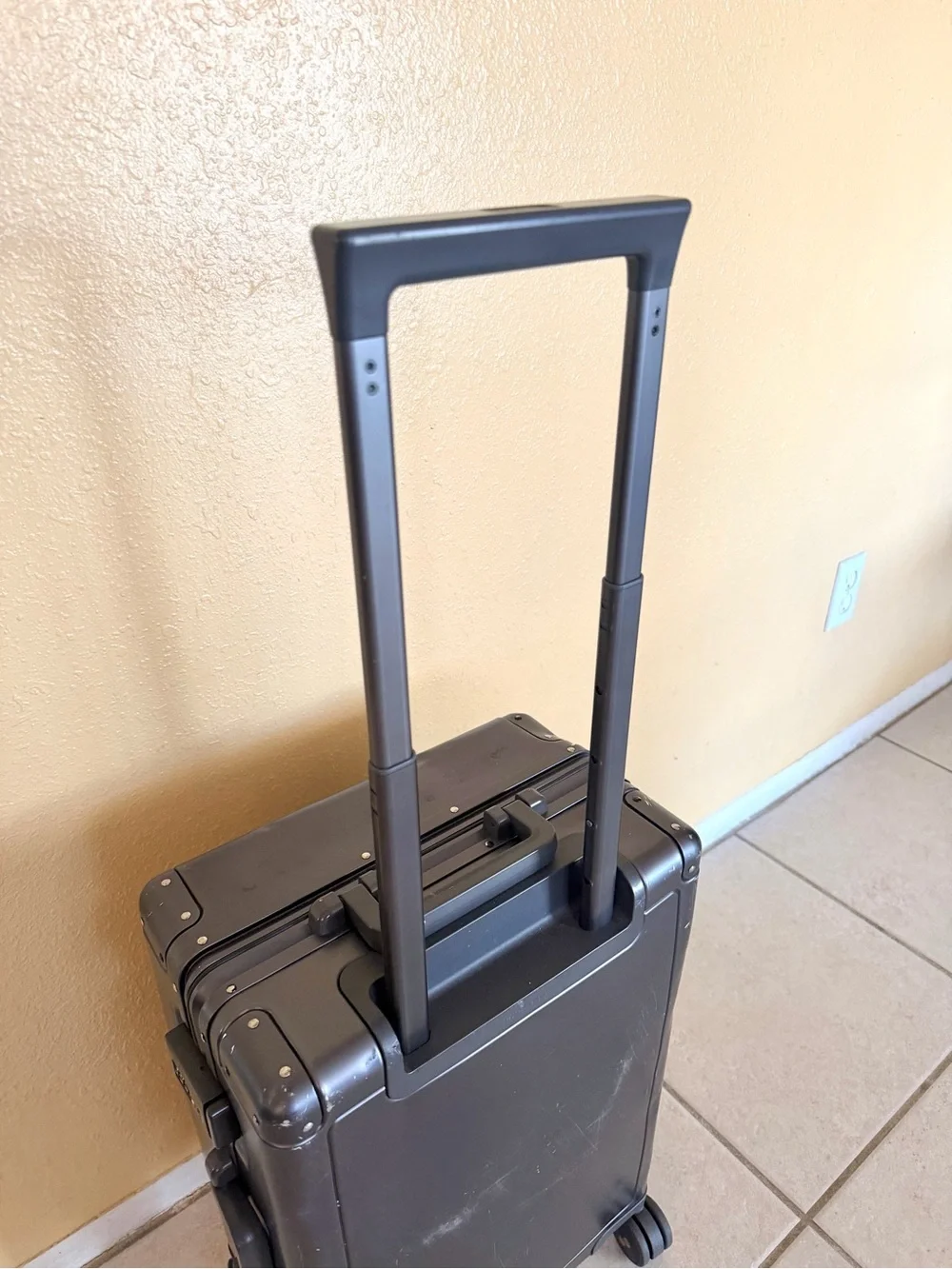 LEVEL 8 Gibraltar Aluminum Carry-On Luggage